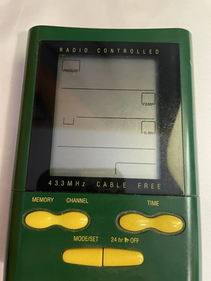 John Deere Wireless Rain Gauge/ Thermometer - Oregon Scientific RARE - No Sensor - Image 3 of 4