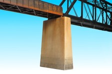 HO Scale - Bridge Pier, Board Formed Concrete - MON-557