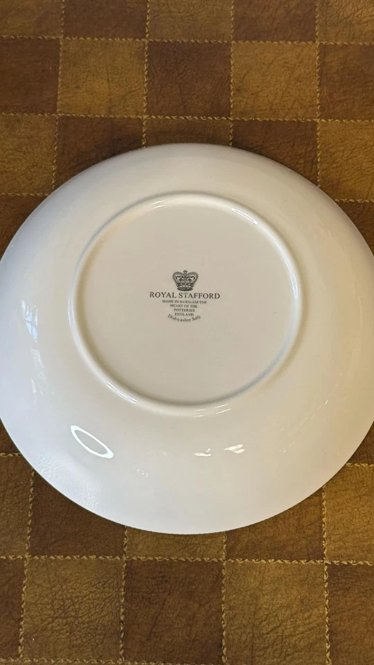 Tigela de macarrão Royal Stafford WILLOW, verde e dourada, 8,75" - Imagem 4 de 4