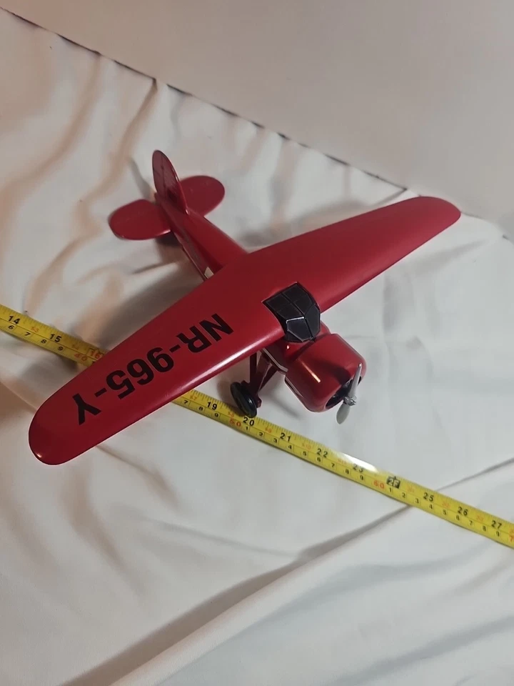 Banco de metal plano arrastrador cola Lockheed Amelia Earhart Vega NR-965-Y Foto 3 de 4