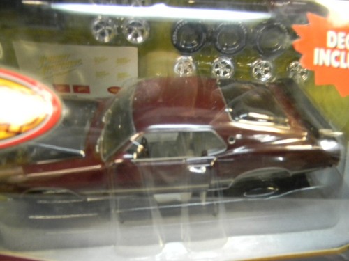 1/24 SCALE 1969 FORD MUSTANG 428 MACH I JOHNNY LIGHTNING MAROON DIECAST KIT-MIB - Picture 3 of 7