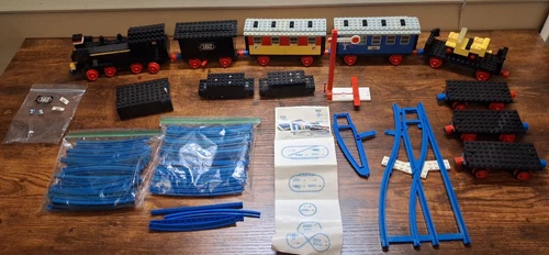 LEGO Train 182 (1975) 4.5v With Signal, Tracks, and Extra Parts Lot