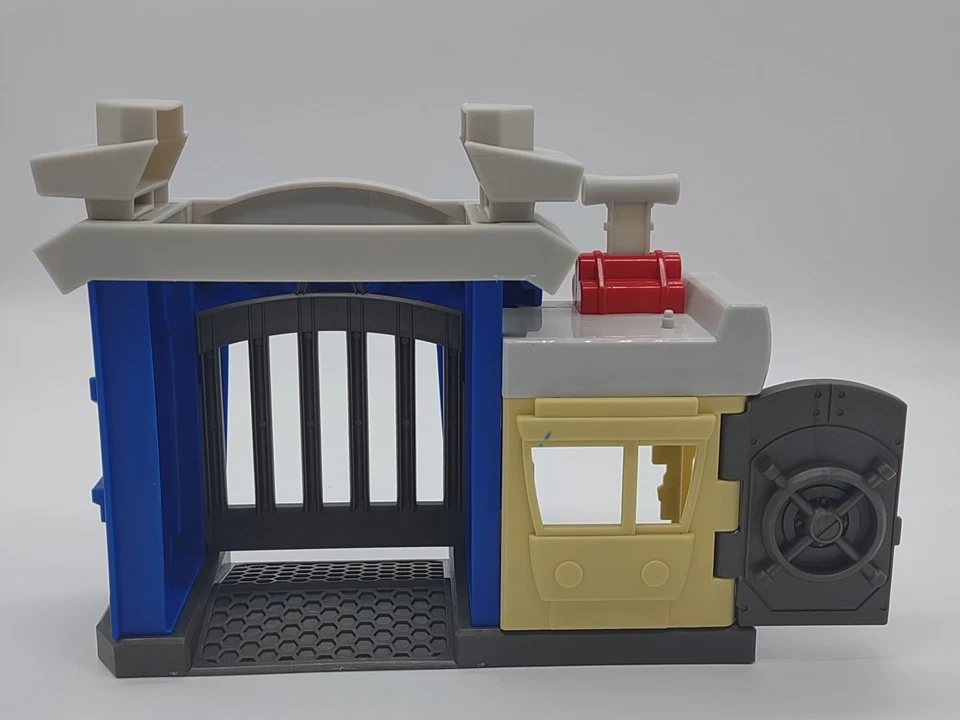 Transformers Griffin Rock Police Station 2015 Rescue Bots - Image 4 of 4