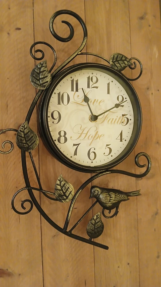 Reloj Love Faith Hope con pájaro. Acento de metal funciona con pilas ¡Funciona muy bien! Foto 4 de 4