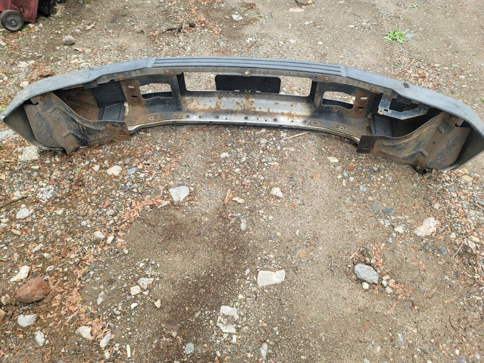 Freightliner Bumper - Image 2 of 2