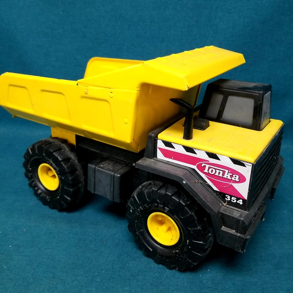 Camión de volteo Hasbro Tonka 354 2012 metal/plástico amarillo poderoso juguete Foto 4 de 4