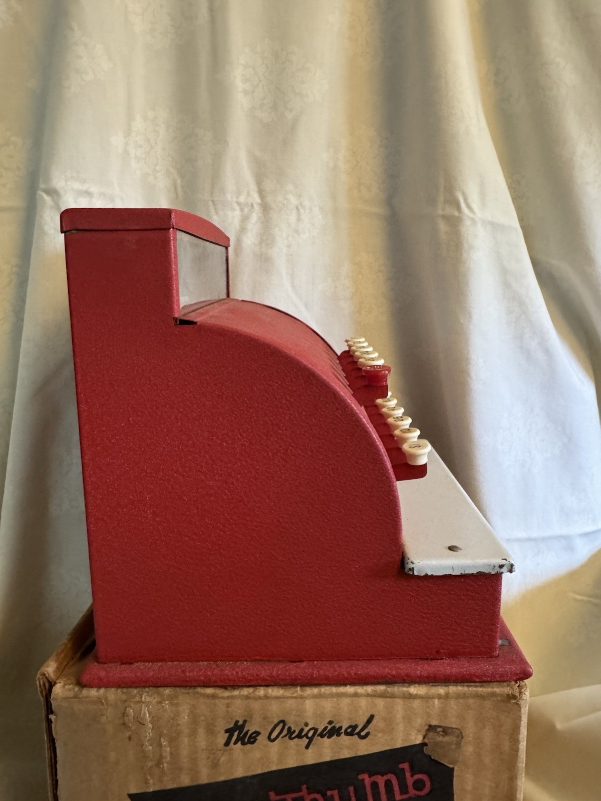 как выглядит Tom Thumb Western Stamping Co. Metal Cash Register w/ Coins 1950