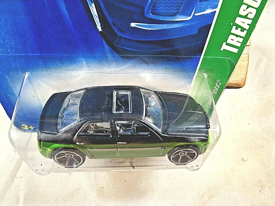 Chrysler 300C 2008 Hot Wheels #161 Treasure Hunts 1/12 verde con radios cromados OH5 Foto 3 de 4