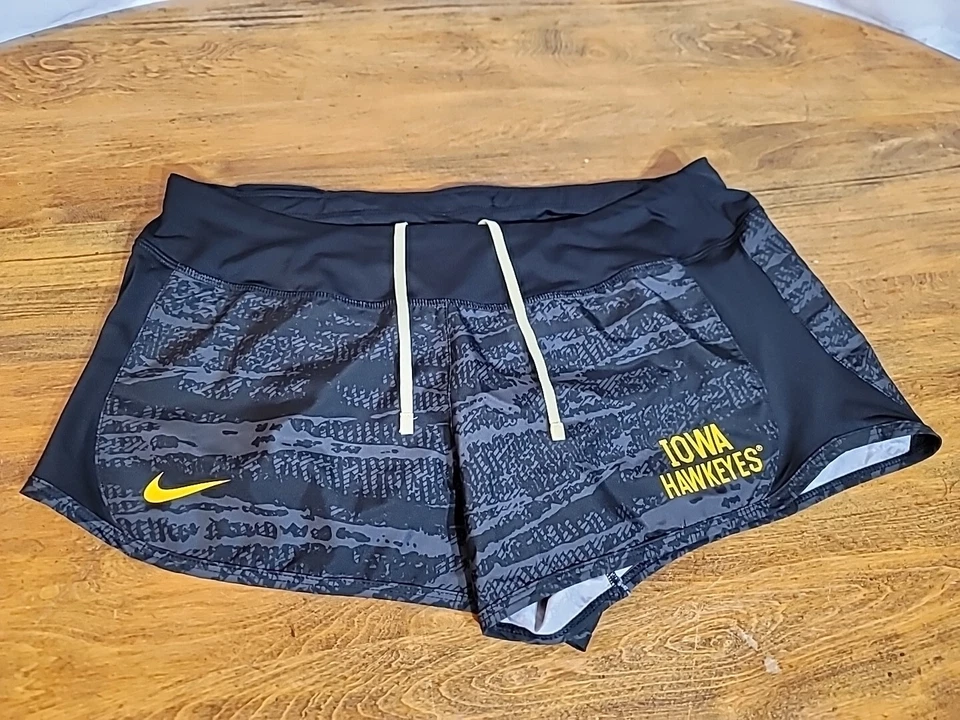NIKE Dri Fit Iowa Hawkeyes Basketball Shorts Women's Size Large - Image 4 of 4