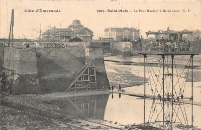 SAINT-MALO - Le Pont roulant à low tide