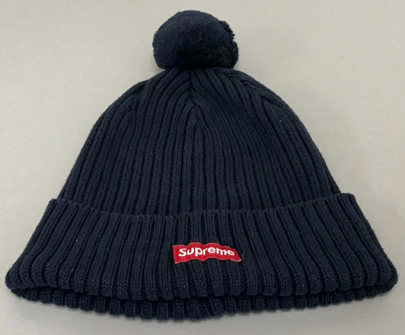 CASQUETTE BONNET BONNET BONNET POM CÔTELÉ SUPRÊME BLEU MARINE ROUGE LOGO BOÎTE
