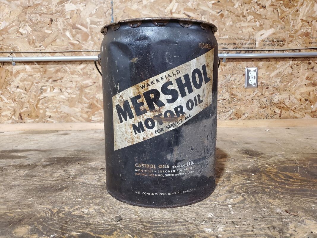 Vintage Wakefield Mershol Motor Oil Can - Castrol Oils - 5