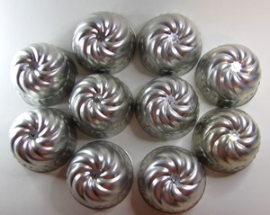 10 PC Vintage Metal/Aluminum Round Mini Tart Tins Cake Jello Molds Unmarked