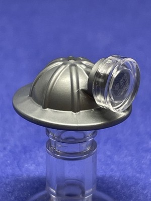 Lego Town City Mini Figur flach silber Bergbau Helm & Lampe 98289