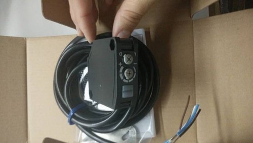 1PC New Omron E3JK-RR11-C E3JKRR11C Photoelectric Switch In Box #ON - Picture 2 of 3