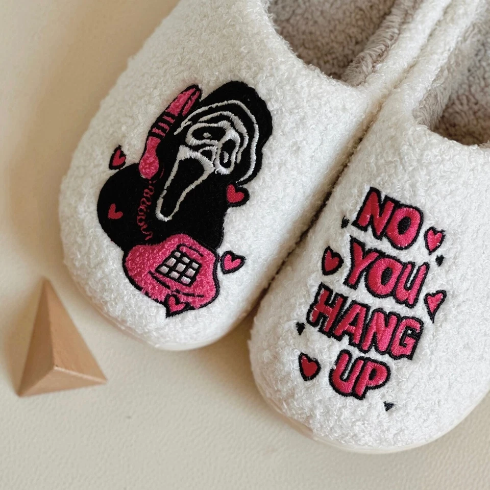 Acogedora comodidad: zapatillas Fuzzy Scream para la máxima relajación Foto 3 de 4