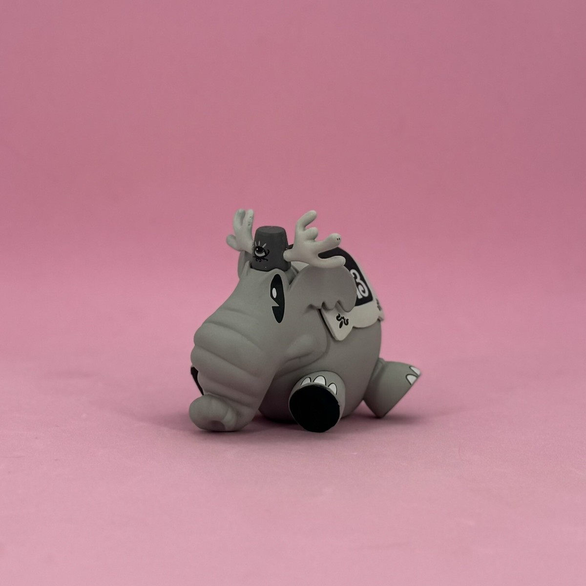 Kidrobot x Brandt Peters Carnies Mystery Mini Figure Topsy