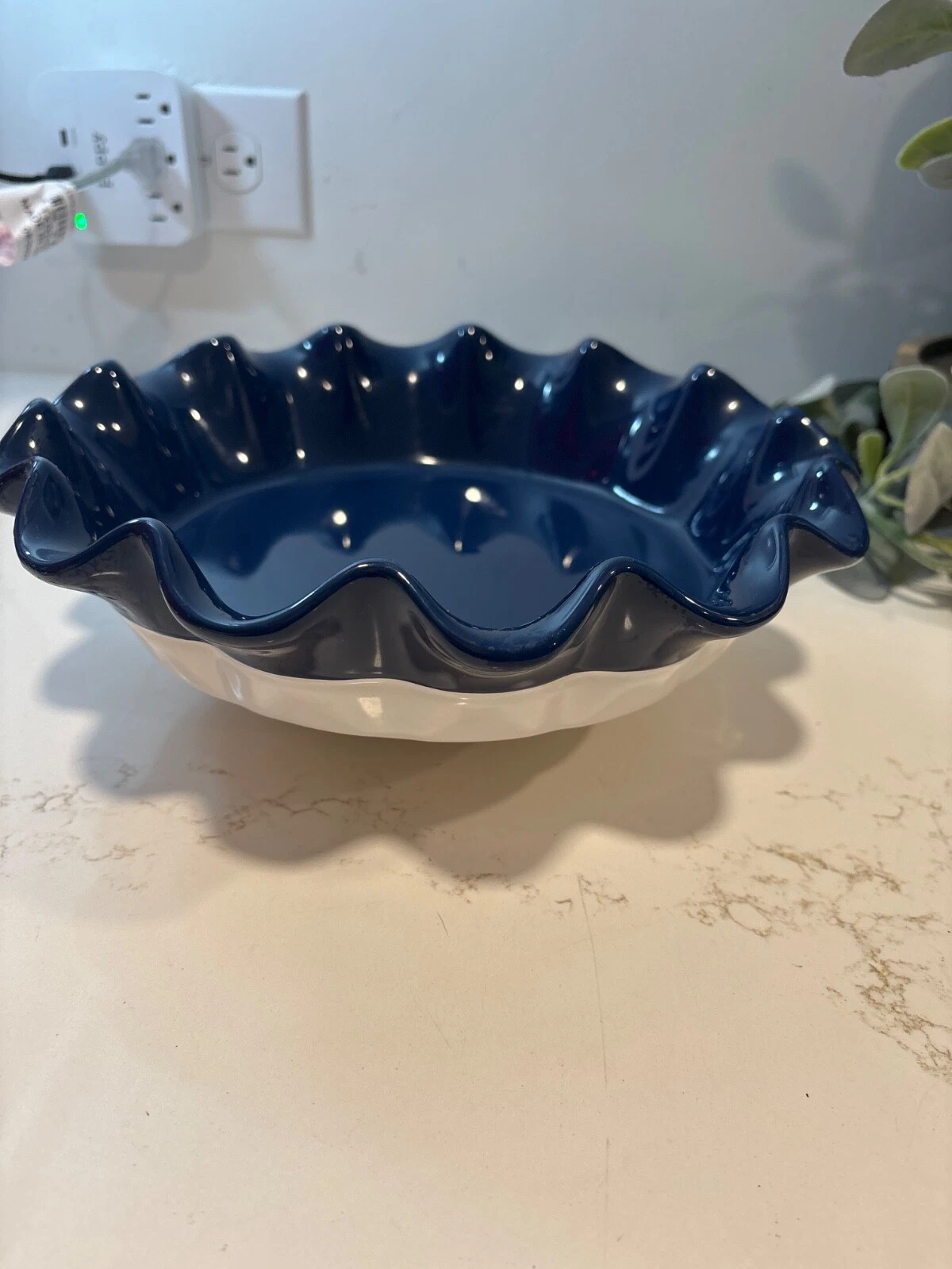 Vintage 2 toned Stoneware pie dish, dishwasher, microwave and oven safe