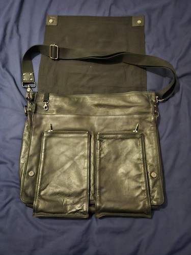 Nicole Farhi Messenger Leather bag, Unisex Excellent Condition - Picture 7 of 11