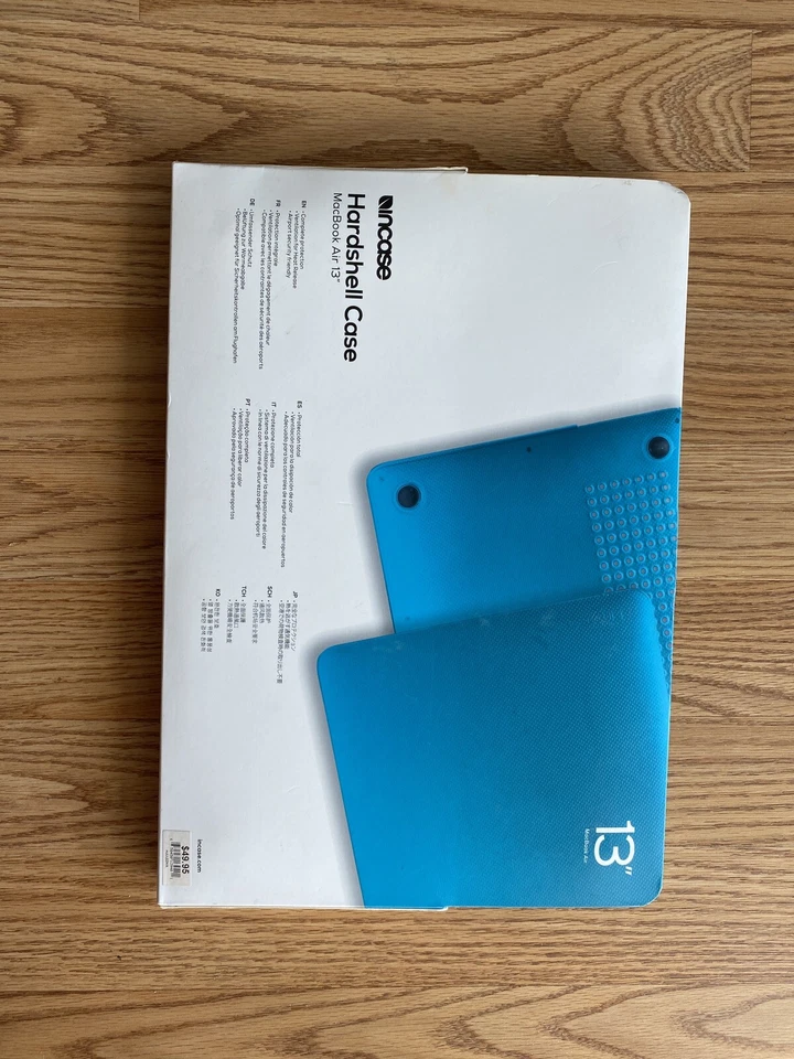 New- Incase Hardshell Case, MacBook 13 “ Pro Retina - Image 2 of 2