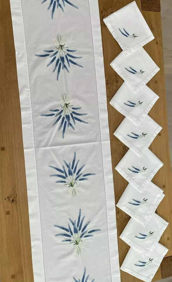Vintage Table Runner & 12 Napkins Floral Punch Needle Satin Stitch Embroidery - Image 4 of 4