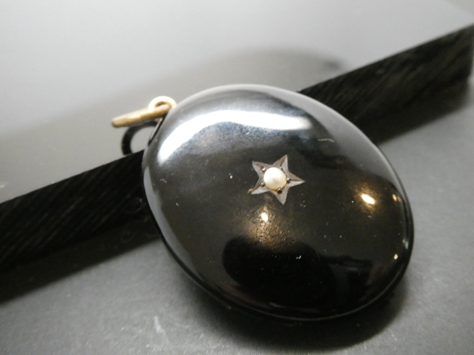 Antique Victorian 10K YG Jet/Seed Pearl Mourning Locket Pendant/Pin Necklace