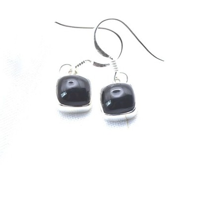 Whitby Jet zierliche quadratische Ohrringe Sterlingsilber Paar. Original British Jet