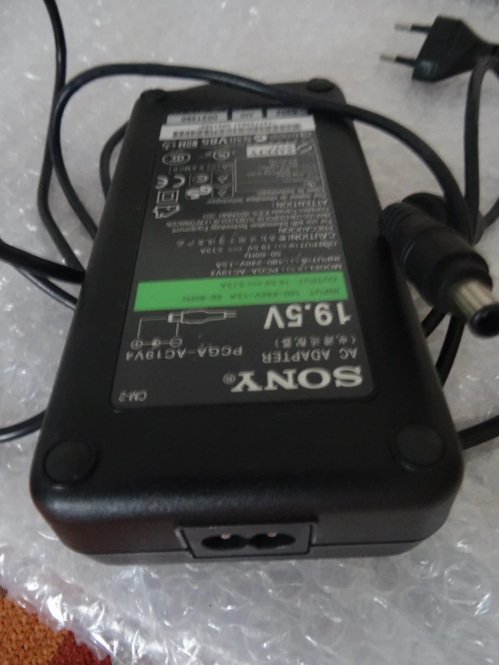 SONY PCGA-AC19V4 AC DC Adapter 19.5V 5.13A Netzteil