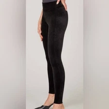 Spanx Velvet Shaping Leggings in Black - NEW - Size Medium