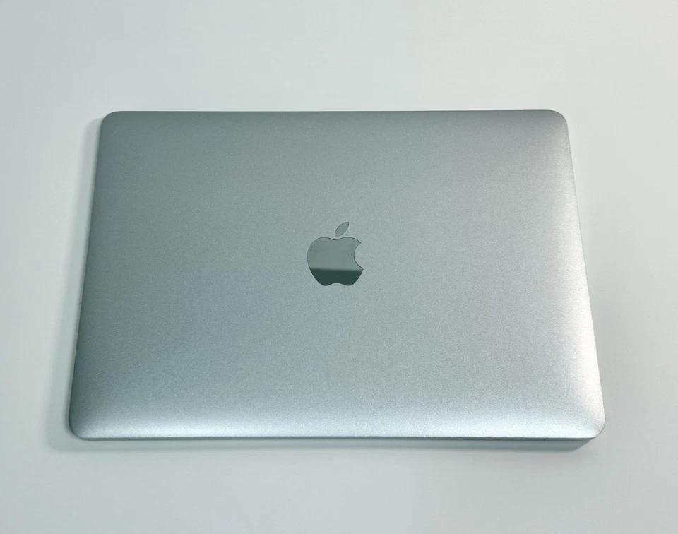 Apple MacBook 2017 12in 1.3GHz i5 8GB RAM 512GB SSD Silver Battery Excellent! - Image 4 of 4