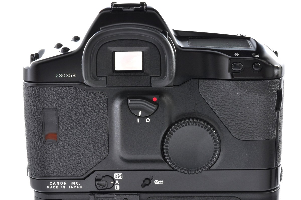 Canon EOS-1N RS 35mm SLR Film Camera Body Rare Collectible Near