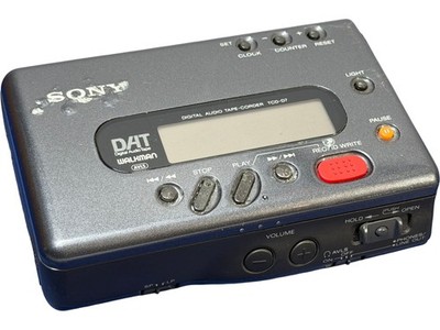Sony TCD-D7 Digital Audio Tape Walkman defekt