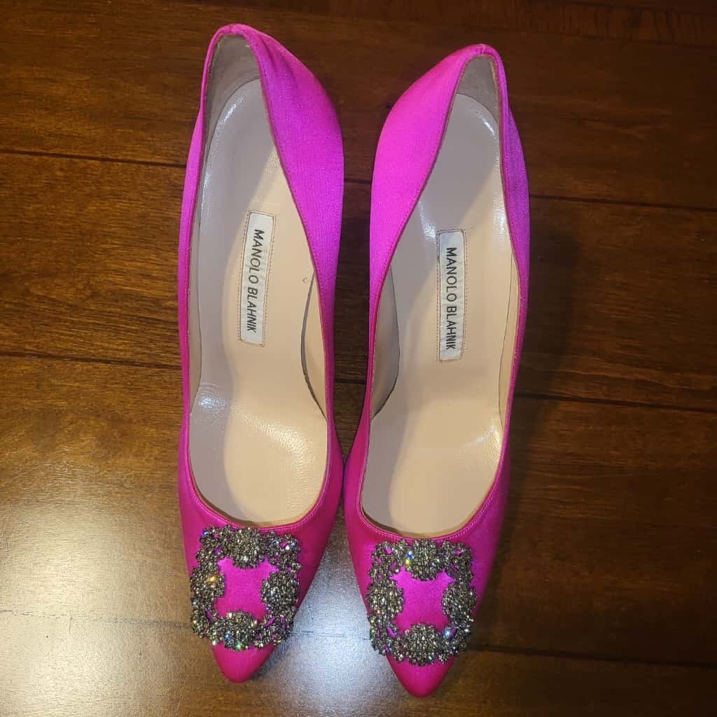 Manolo Blahnik  Hangisi 105mm Satinq high heel pump size 10.5