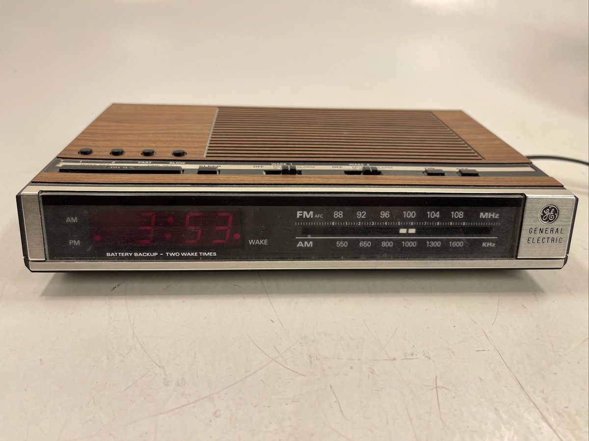 Vintage GE Red LED Digital Radio Dual Alarm Clock Wood General