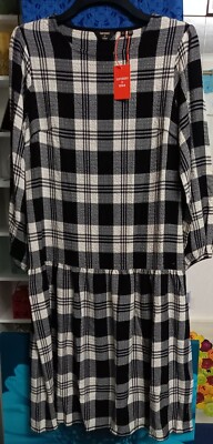 Superdry Mia Midi Karokleid mit fallender Taille (mehrere Größen verfügbar)