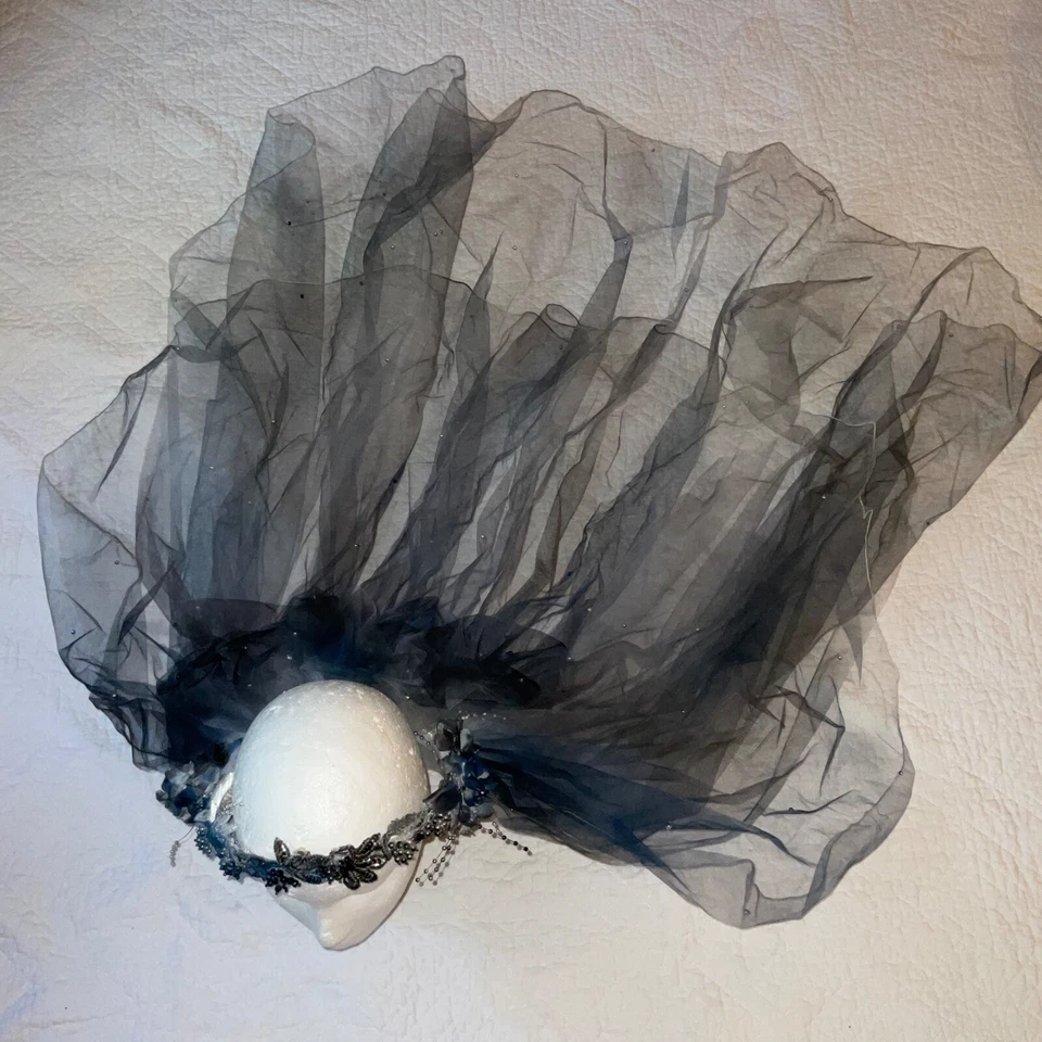 Cadáver Novia Boda Velo DISFRAZ GÓTICO ÚNICO ÚNICO ÚNICO ÚNICO EN SU CLASE Emily fantasma corona con cuentas Foto 3 de 4