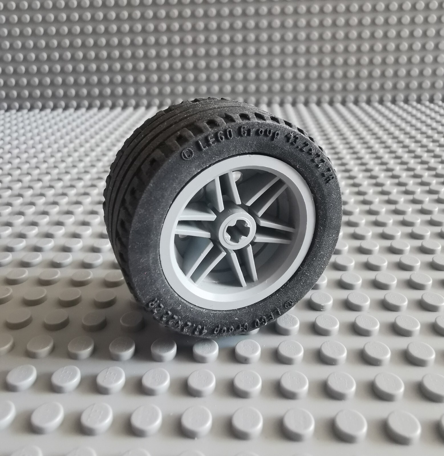 LEGO Technic Tire Wheel 43.2x22 ZR Rim Grey Grey Wheel P3