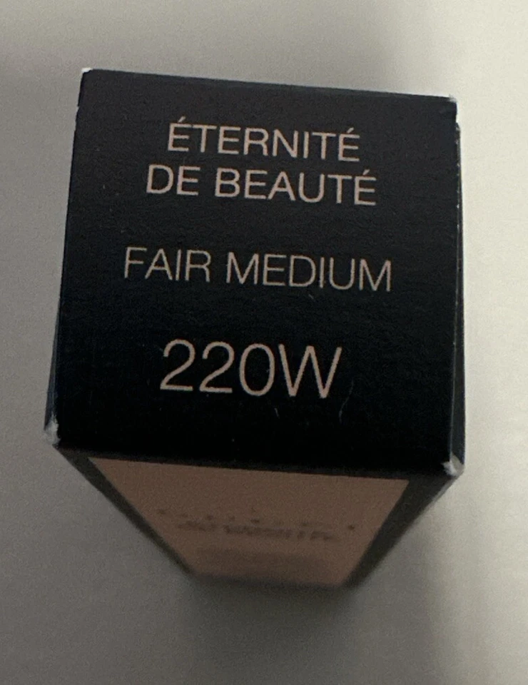 GUCCI 24H WEAR BASE TRANSPIRABLE ACABADO MATE LUMINOSO "FAIR MEDIUM 220W" 5ML Foto 3 de 3