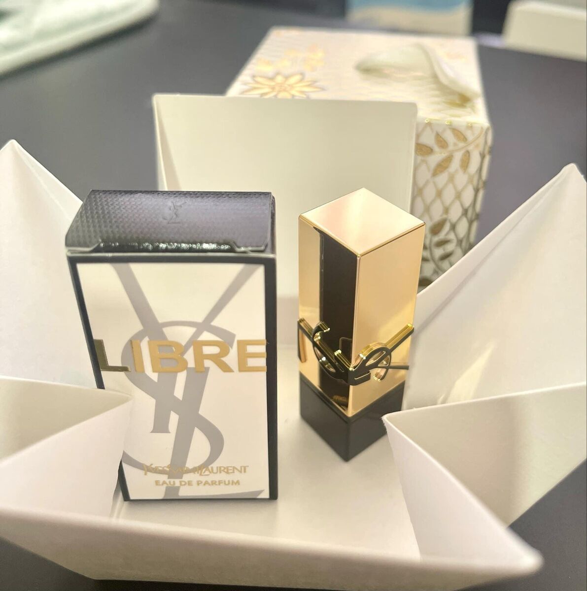 Yves Saint Laurent Limited Edition 2-Pieces Travel Gift Set Yves Saint Laurent Limited Edition 2-Pieces Travel Gift Set