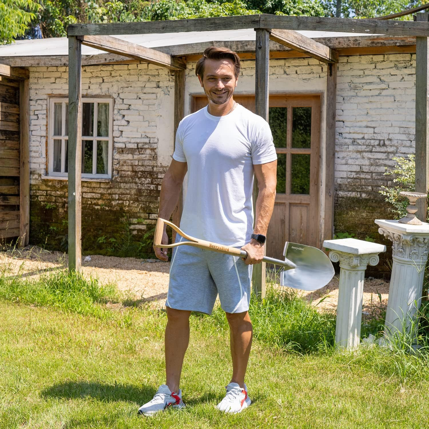 Shovels for Digging, 43’’ round Spade Heavy Duty Shovel with Wooden D Handle Sta