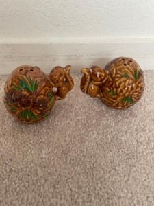 Squirrel Salt And Pepper Shakers on Pinecone Brown w/Green Great Cond - retro