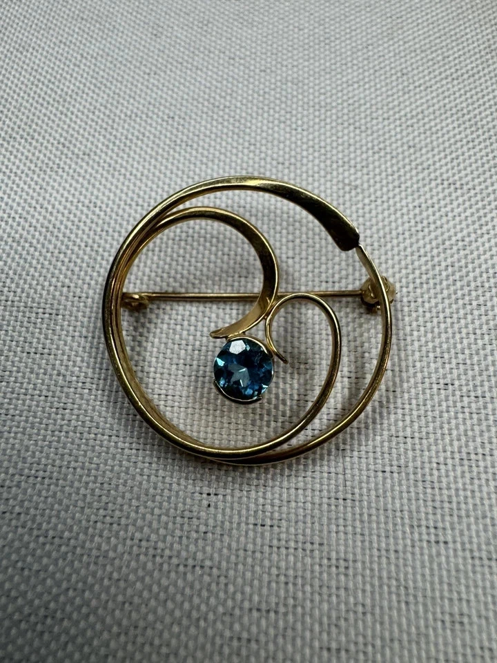 Broche prendedor para mujer topacio creado en laboratorio corte redondo de 2 quilates acabado oro amarillo de 14 quilates plateado Foto 3 de 4