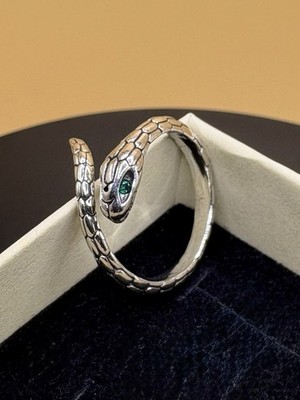 Ritter / Ring Schlange grünes Auge anpassbar in Silber