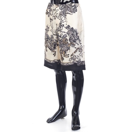 GUCCI 1350$ Seidenshorts mit Roi Soleil Print in Elfenbein und Schwarz - Bild 2 von 13