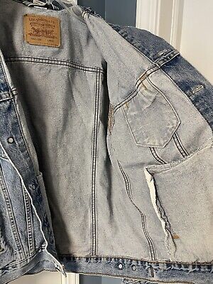 Vintage Y2K Levis Blue Relaxed Trucker Denim Jacket 70507 Vintage Y2K Levis Blue Relaxed Trucker Denim Jacket 70507