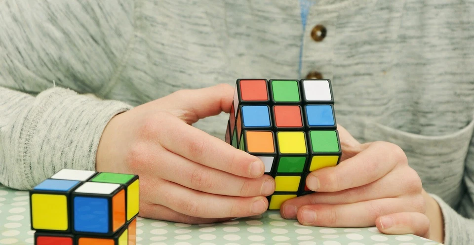 Cubo di Rubik originale - Il Rompicapo Professionale per Bambini e Adulti - Immagine 2 di 3