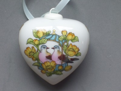 Hutschenreuther Germany Heart 1996 ''Birds'' Porcelain Christmas Ornament  MIB  