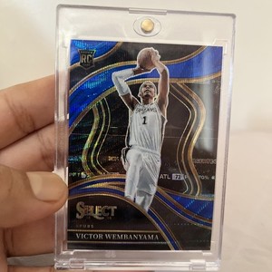 2023-24 Nba Select Victor Wembanyama Blue Wave Courtside Rookie /75 RC Spurs