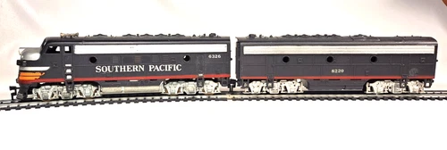 Vintage H.O. Southern Pacific EMD F-7A Loco with B-Unit. Read.