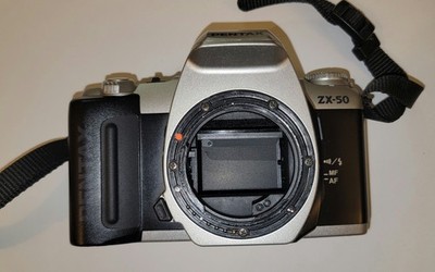 PENTAX ZX-50 35mm FILM CAMERA W/ PROMASTER 28-200mm f/3.8-5.6 LD